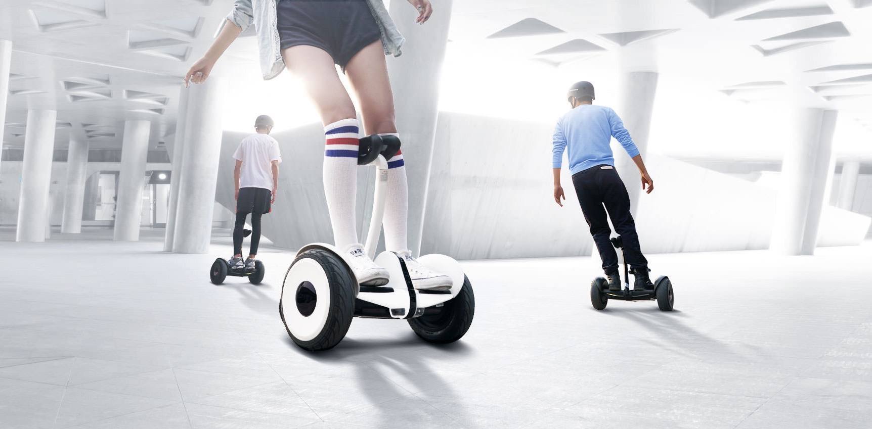 Xiaomi-hoverboard-made-with-Ninebot-and-Segway-photo-1