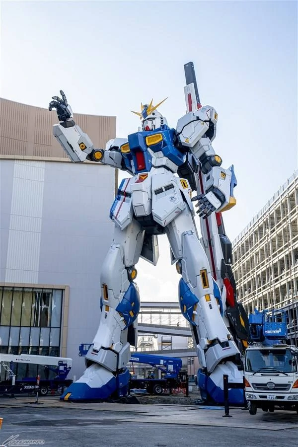 หุ่นกันดั้มยักษ์ Nu Gundam