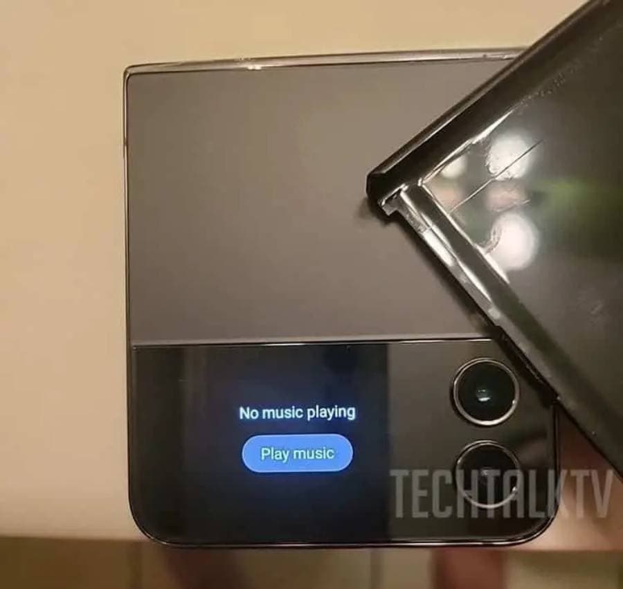 Galaxy Z Flip 4 เครื่องจริง