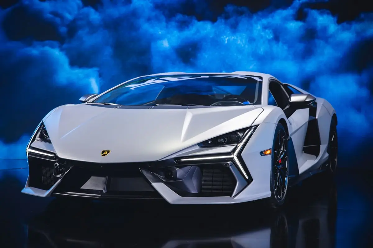 Lamborghini Revuelto รถยนต์ ซูเปอร์สปอร์ต