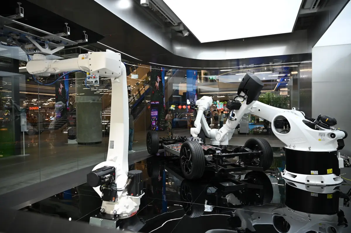 HYUNDAI IONIQ Lab ศูนย์นวัตกรรมยานยนต์ไฟฟ้า ที่ ทรู ดิจิทัล พาร์ค