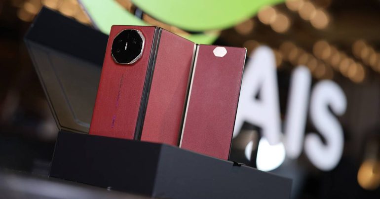 AIS Serenade HUAWEI Mate XT