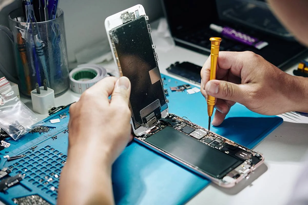 ซ่อม iPhone สมาร์ตโฟนตกน้ำ