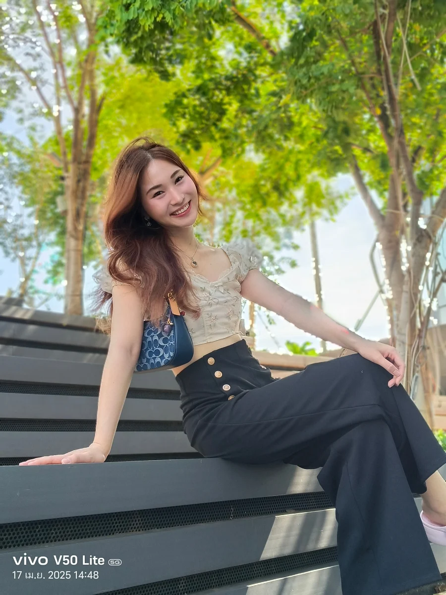 ภาพถ่ายพอร์ตเทรต ด้วย vivo V50 Lite