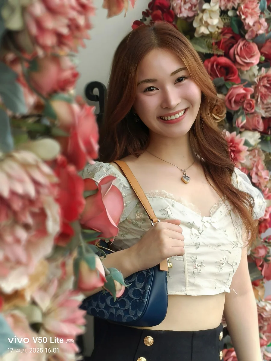 ภาพถ่ายพอร์ตเทรต ด้วย vivo V50 Lite