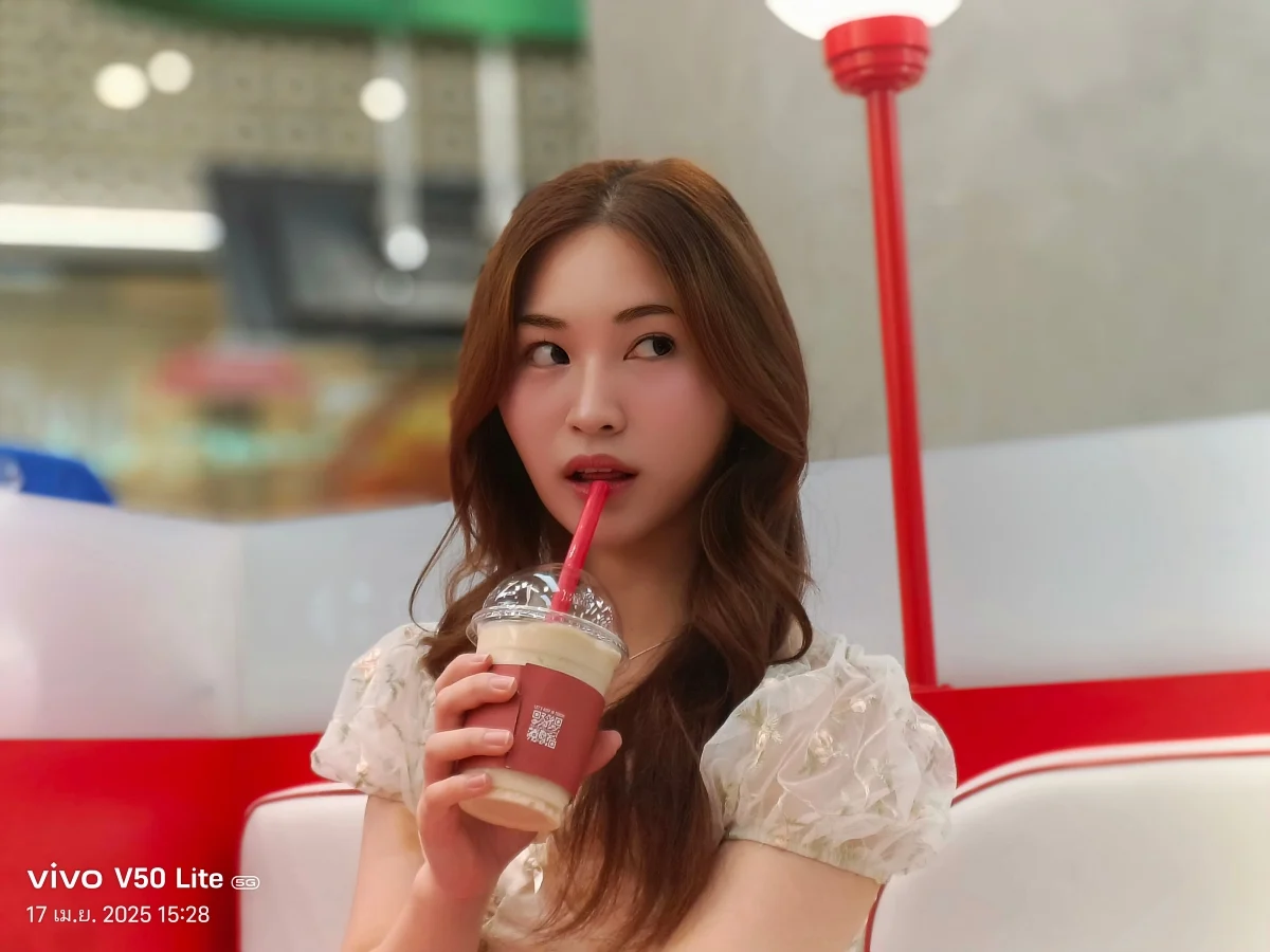ภาพถ่ายพอร์ตเทรต ด้วย vivo V50 Lite