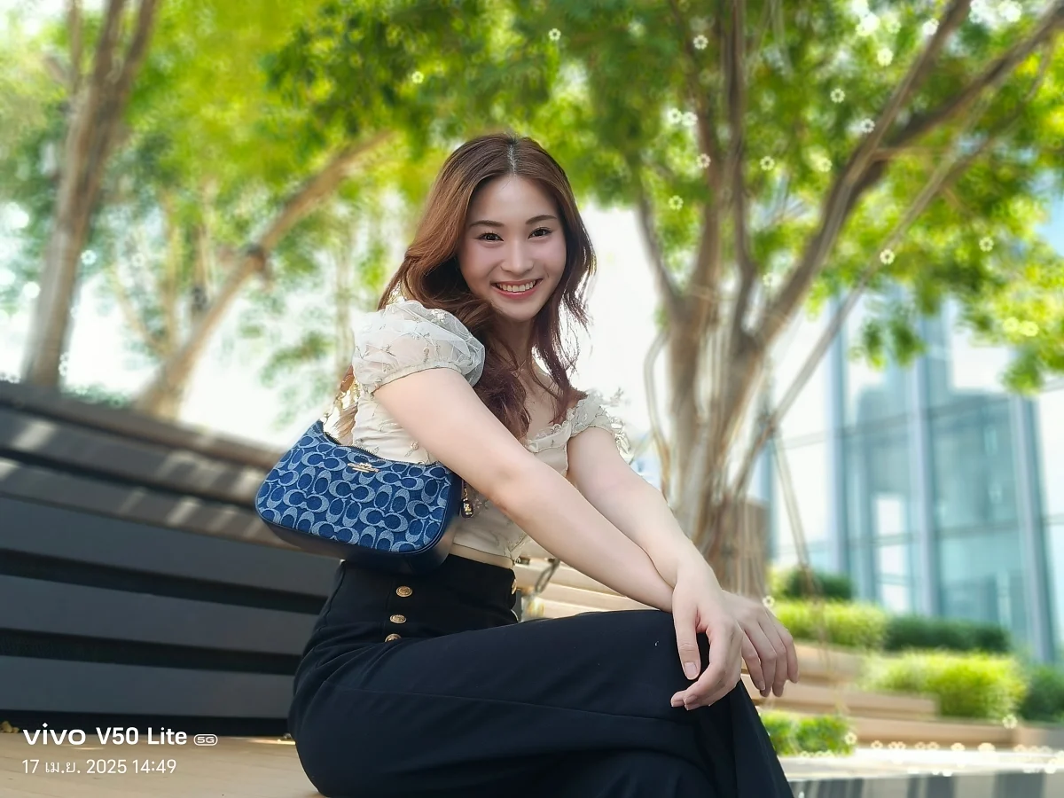 ภาพถ่ายพอร์ตเทรต ด้วย vivo V50 Lite