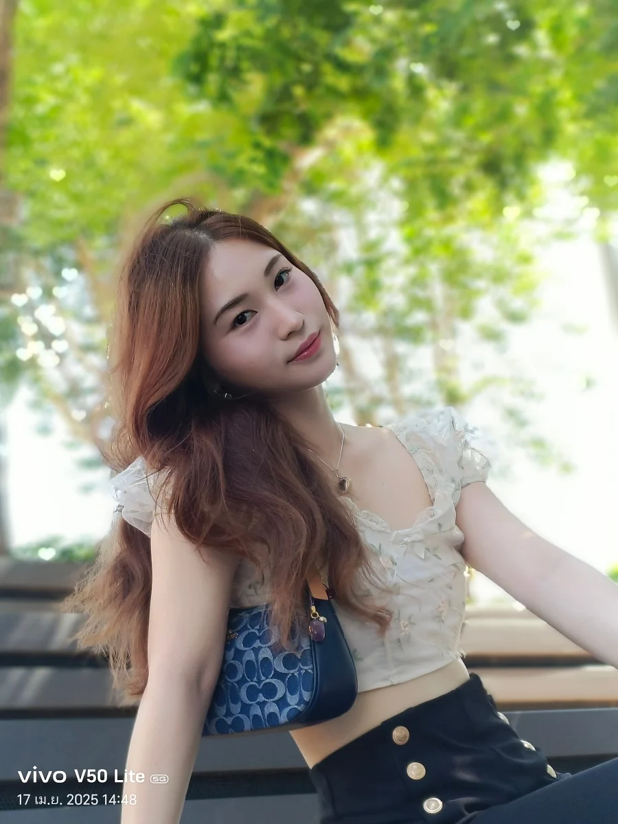 ภาพถ่ายพอร์ตเทรต ด้วย vivo V50 Lite